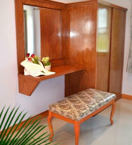 Отель Chao Phraya Home