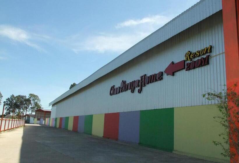 Отель Chao Phraya Home