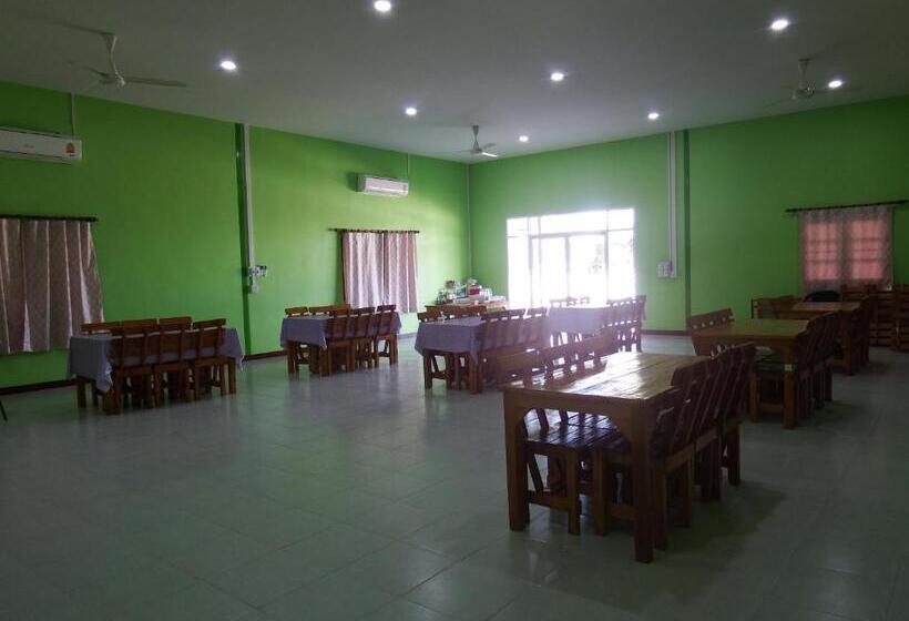 Отель Chao Phraya Home