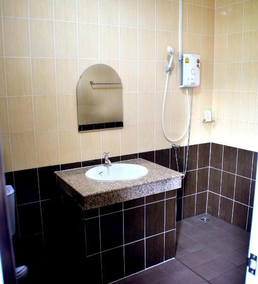 Отель Chao Phraya Home