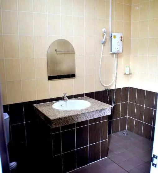 Hotelli Chao Phraya Home