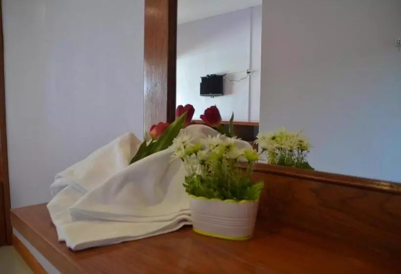 Hotelli Chao Phraya Home