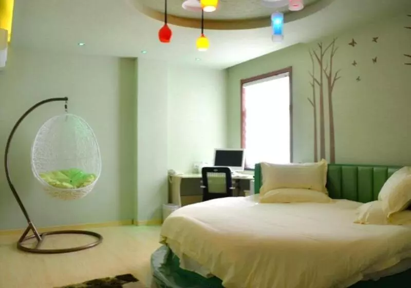 ホテル Greentree Inn Shanxi Luliang Fengshan Road Central Park Express