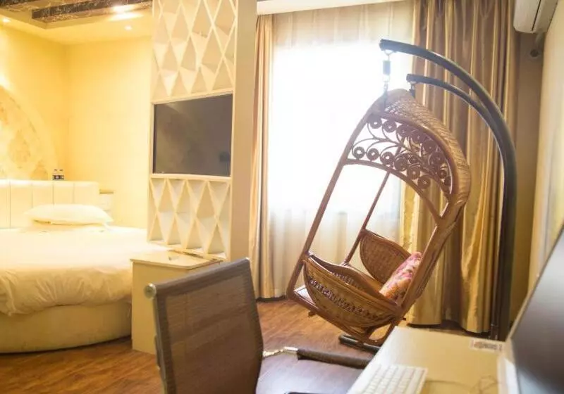 ホテル Greentree Inn Shanxi Luliang Fengshan Road Central Park Express