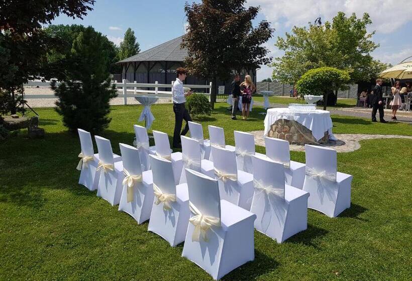 Hotel Master Horse Club Svojetice