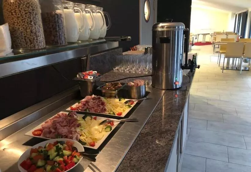 Hotelli Master Horse Club   Svojetice