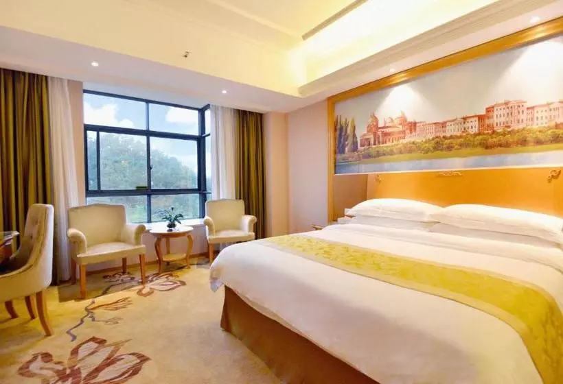 Vienna Hotel Qinzhou North Area Plaza