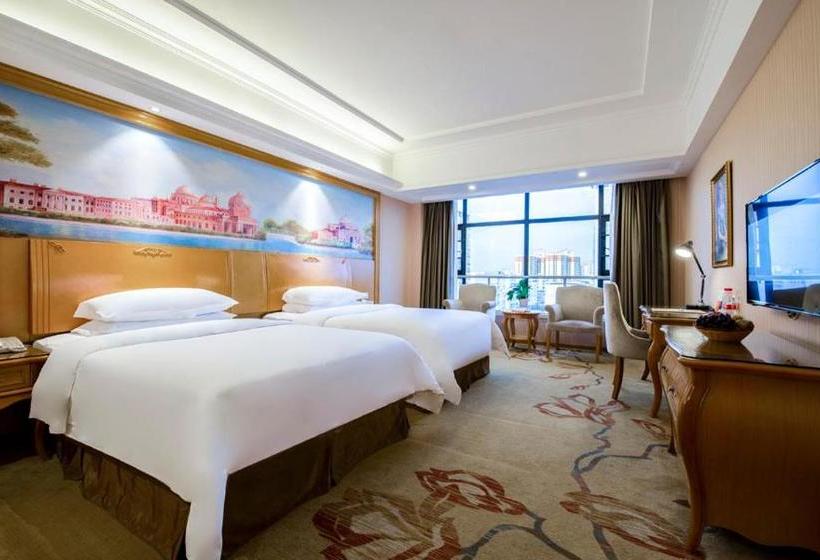 Vienna Hotel Qinzhou North Area Plaza