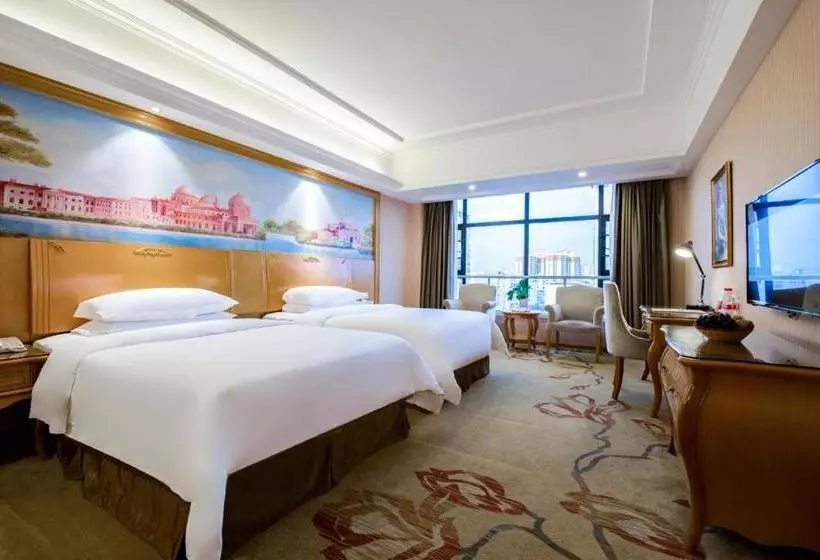 Vienna Hotel Qinzhou North Area Plaza