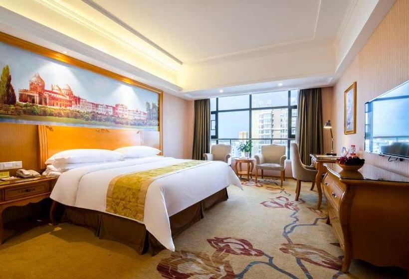 Vienna Hotel Qinzhou North Area Plaza