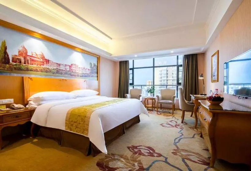 Vienna Hotel Qinzhou North Area Plaza