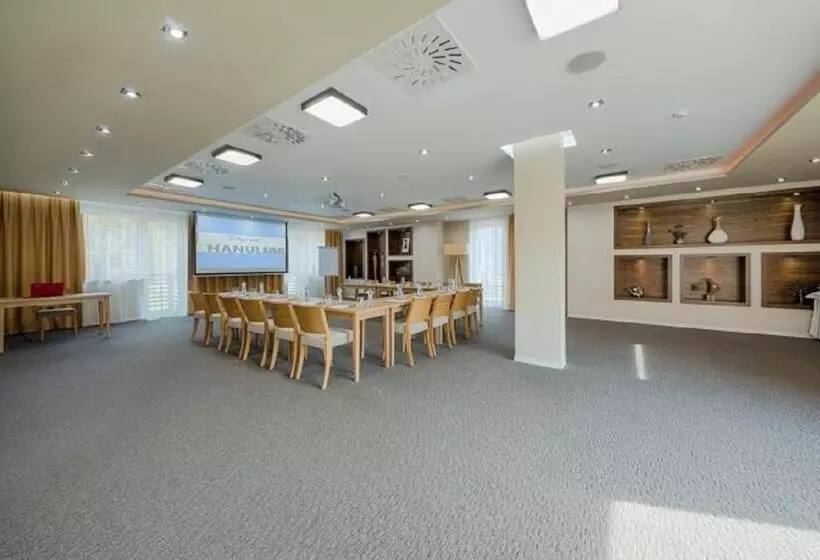 Hotelli Village Resort Hanuliak