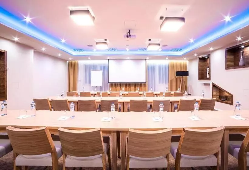 Hotelli Village Resort Hanuliak