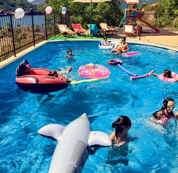 פנסיון Eco House Kitana