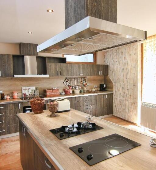 פנסיון Eco House Kitana