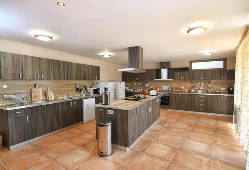 פנסיון Eco House Kitana