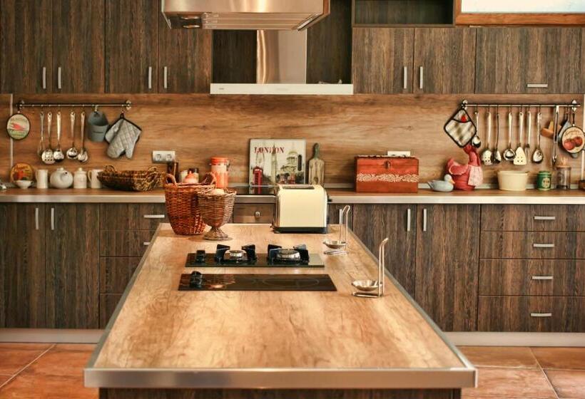 פנסיון Eco House Kitana