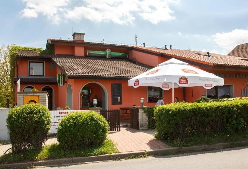 פנסיון Restaurace Penzion U Pilota