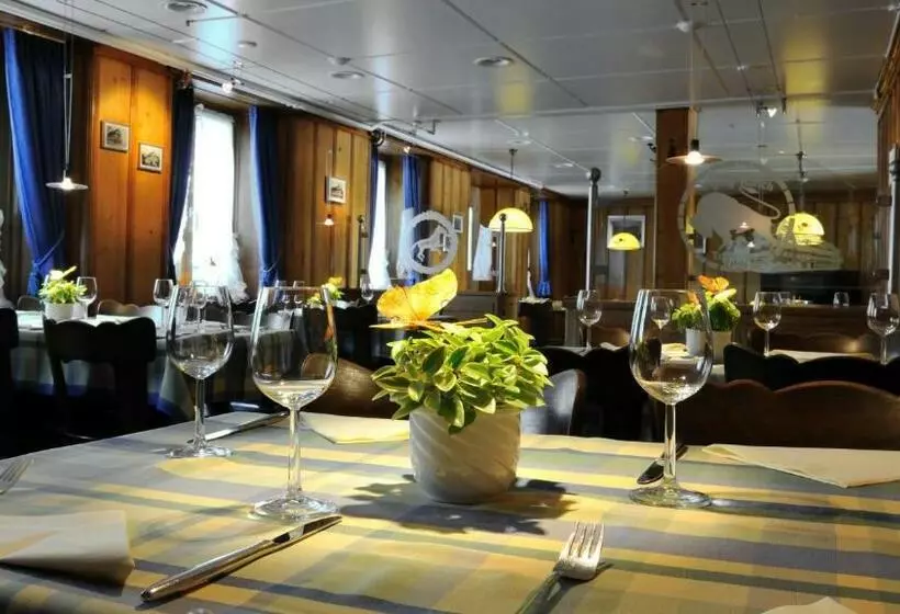 ユースホステル Gasthaus Zum Rössli