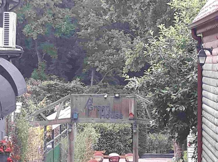 Отель Green House Garden Park