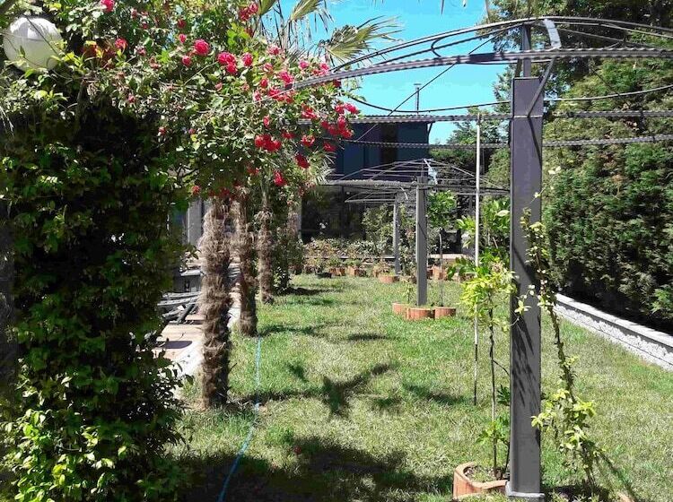 Отель Green House Garden Park