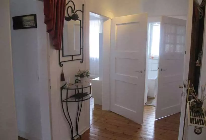 Majatalo Gasthaus Zum Rothenberg