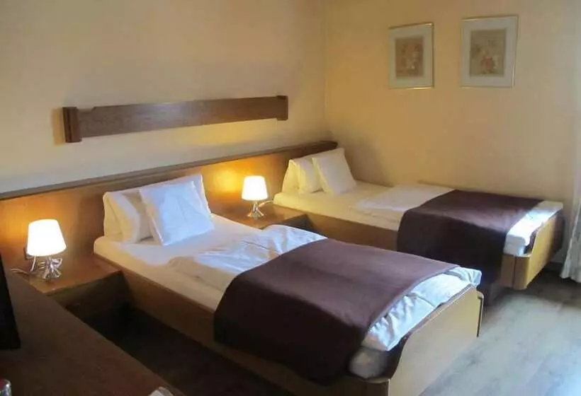 Majatalo Gasthaus Zum Rothenberg