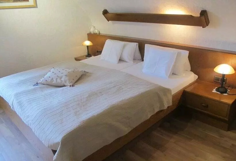 Majatalo Gasthaus Zum Rothenberg