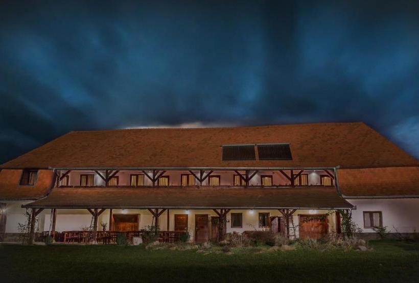 بنسيون Kúria Vendégház