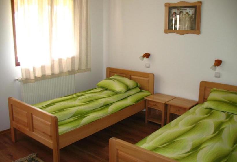 بنسيون Kúria Vendégház