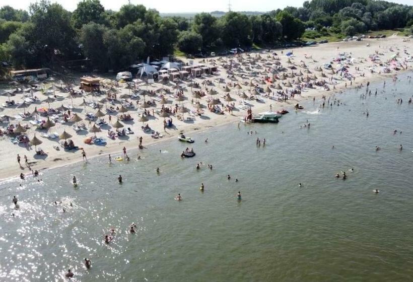 استراحتگاه Albatros