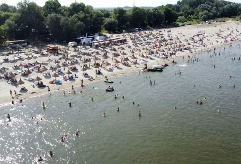 استراحتگاه Albatros