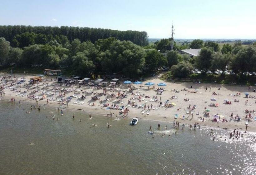 استراحتگاه Albatros