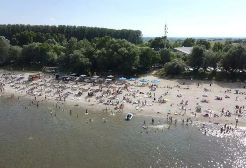 استراحتگاه Albatros