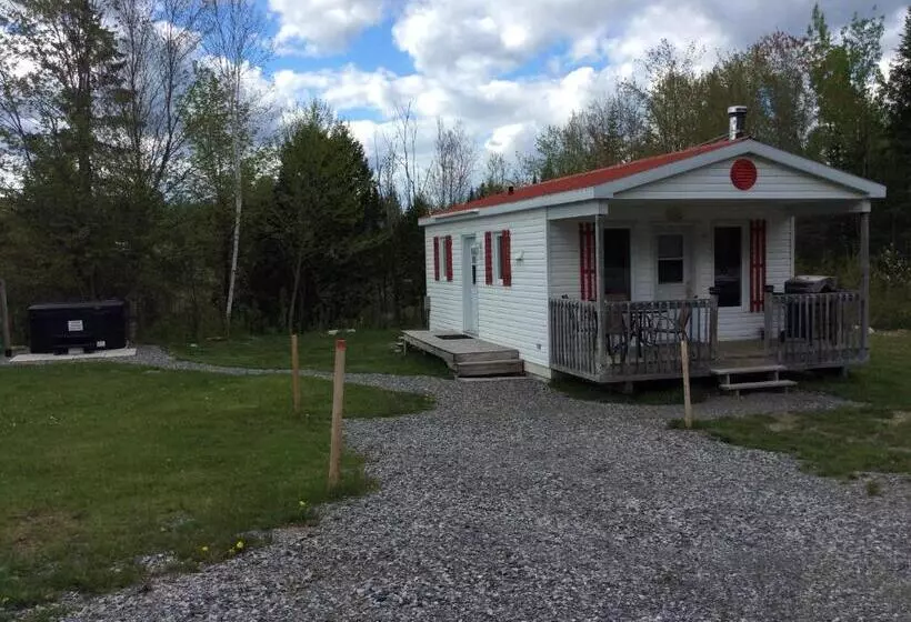 Lomakeskus Camping Chalets Spas Pignons Rouges