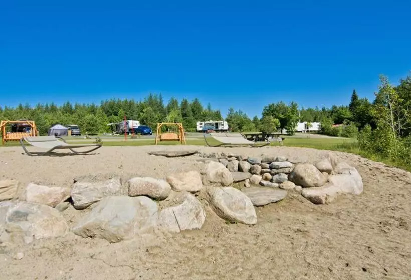 Lomakeskus Camping Chalets Spas Pignons Rouges