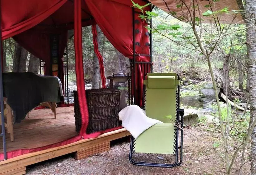 Lomakeskus Camping Chalets Spas Pignons Rouges