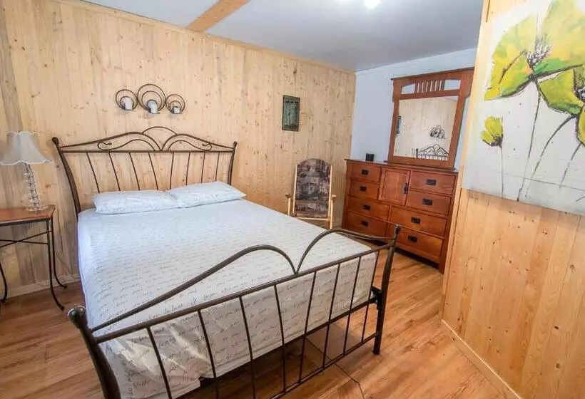 Lomakeskus Camping Chalets Spas Pignons Rouges