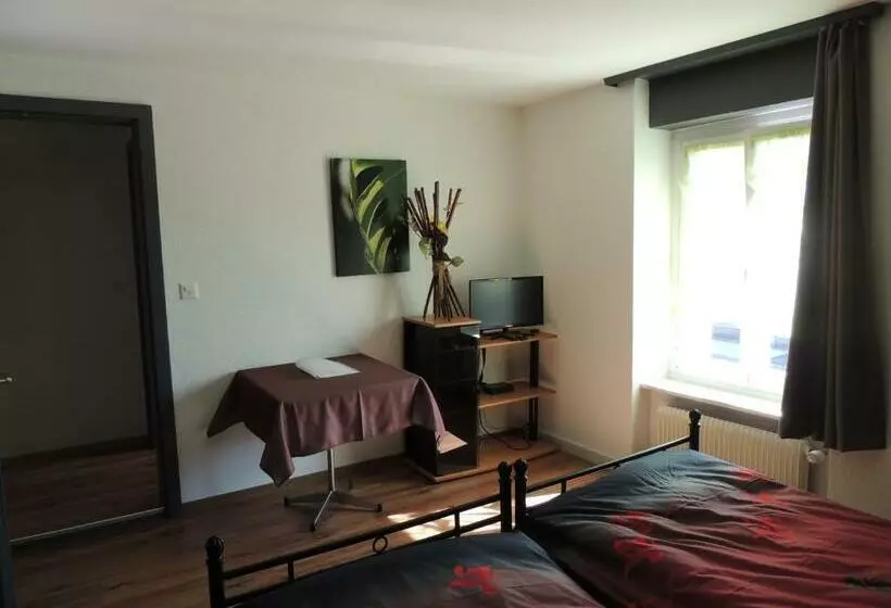 Retkeilymaja De La Gare