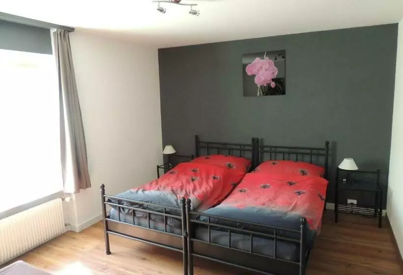 Retkeilymaja De La Gare