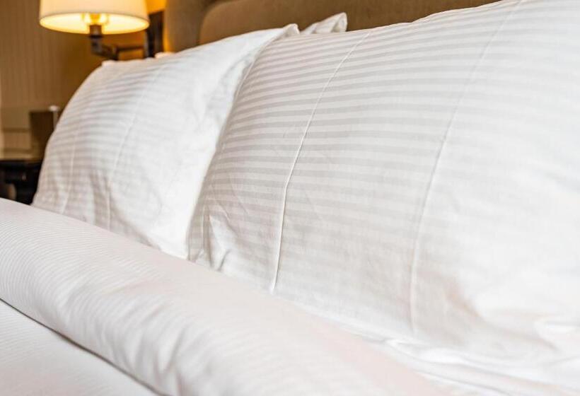 ユースホステル The Inn At Cobble Beach