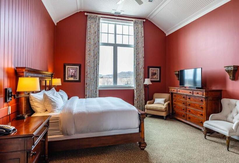 ユースホステル The Inn At Cobble Beach