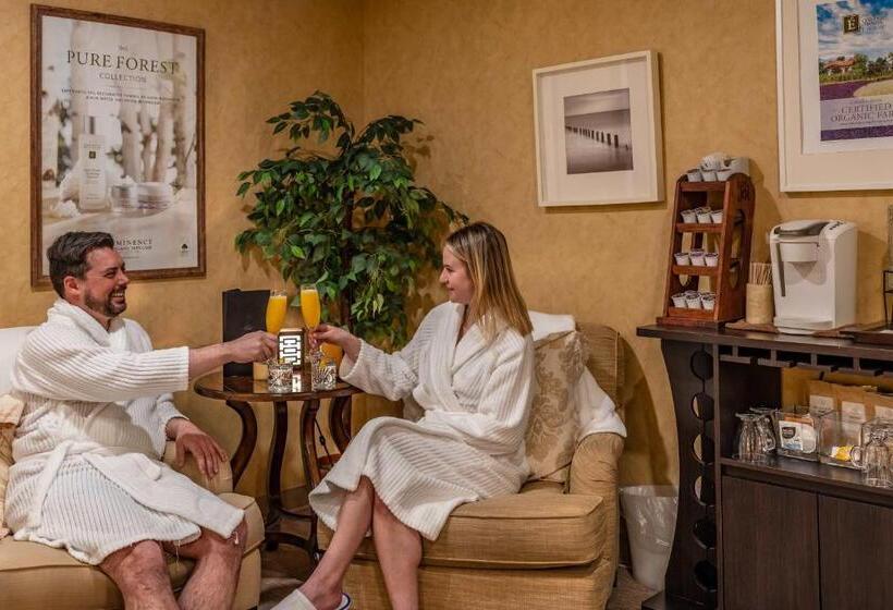 ユースホステル The Inn At Cobble Beach