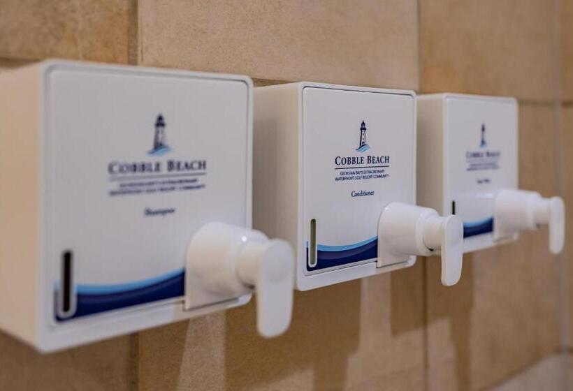 ユースホステル The Inn At Cobble Beach