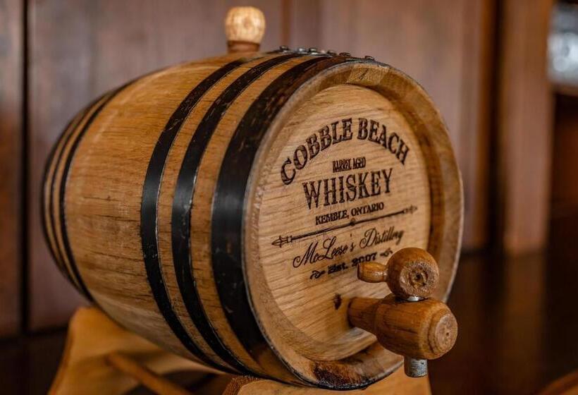 ユースホステル The Inn At Cobble Beach