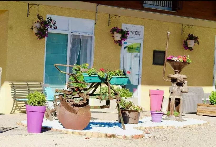 ベッドアンドブレックファースト Chambres D Hôtes Aux Portes Des Tumuli