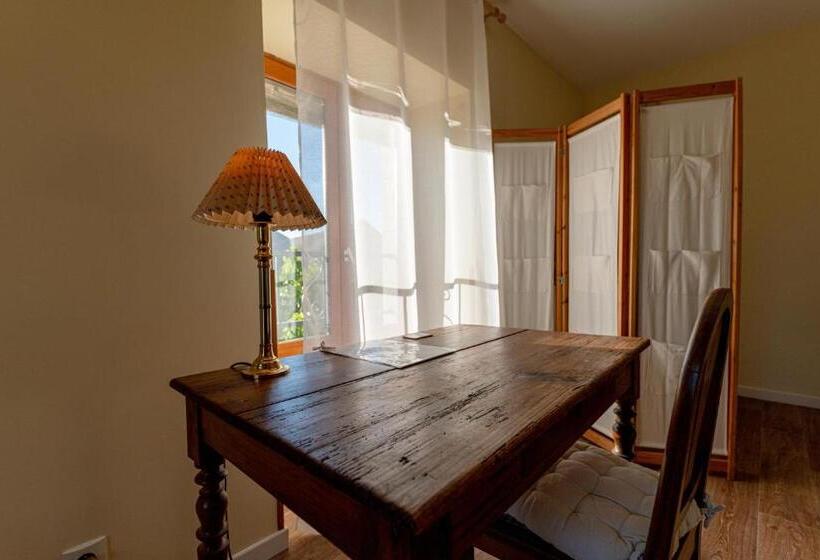 ベッドアンドブレックファースト La Maison De Charlotte   Chambres D Hôtes Futuroscope