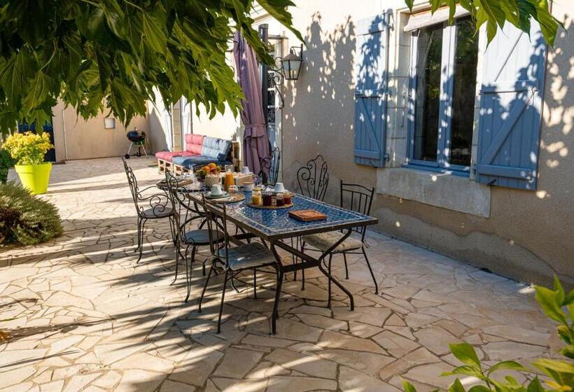 ベッドアンドブレックファースト La Maison De Charlotte   Chambres D Hôtes Futuroscope