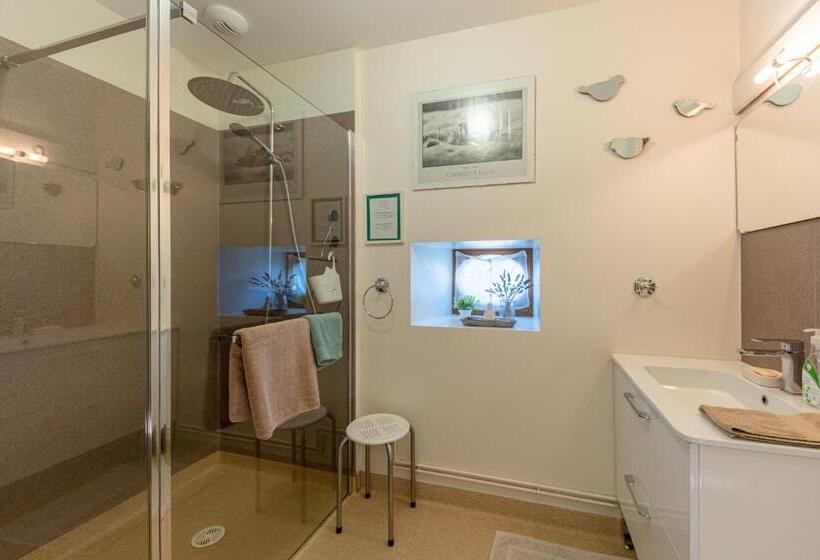 ベッドアンドブレックファースト La Maison De Charlotte   Chambres D Hôtes Futuroscope