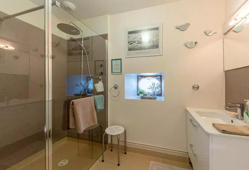 Aamiaismajoitus (B&B) La Maison De Charlotte   Chambres D Hôtes Futuroscope